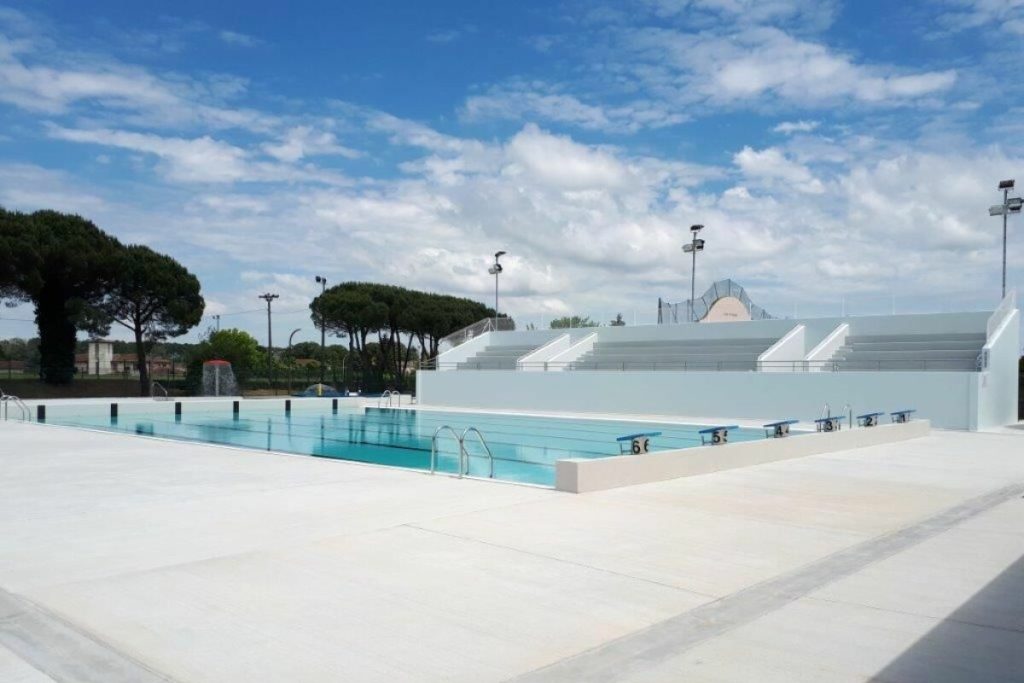 Lectures sur cour à la piscine municipale de Bazas CDC du Bazadais Lectures sur cour à la piscine municipale de Bazas CDC du Bazadais