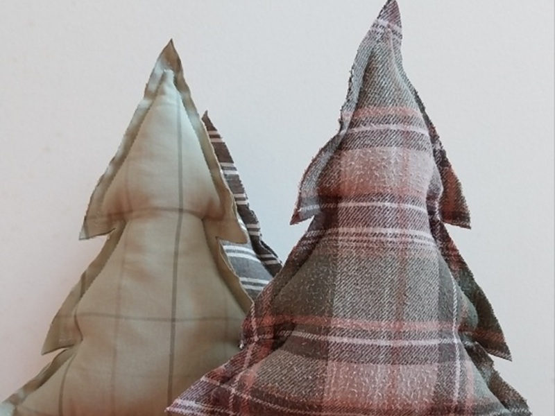 Atelier couture - des sapins en tissu avec Anne à la Recyclerie CDC du Bazadais
