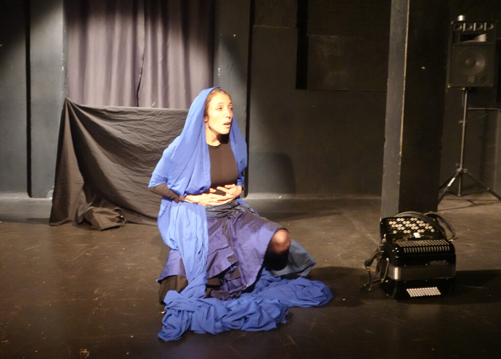 Théâtre La Désertée à Un Point d'Où CDC du Bazadais Théâtre La Désertée à Un Point d'Où CDC du Bazadais