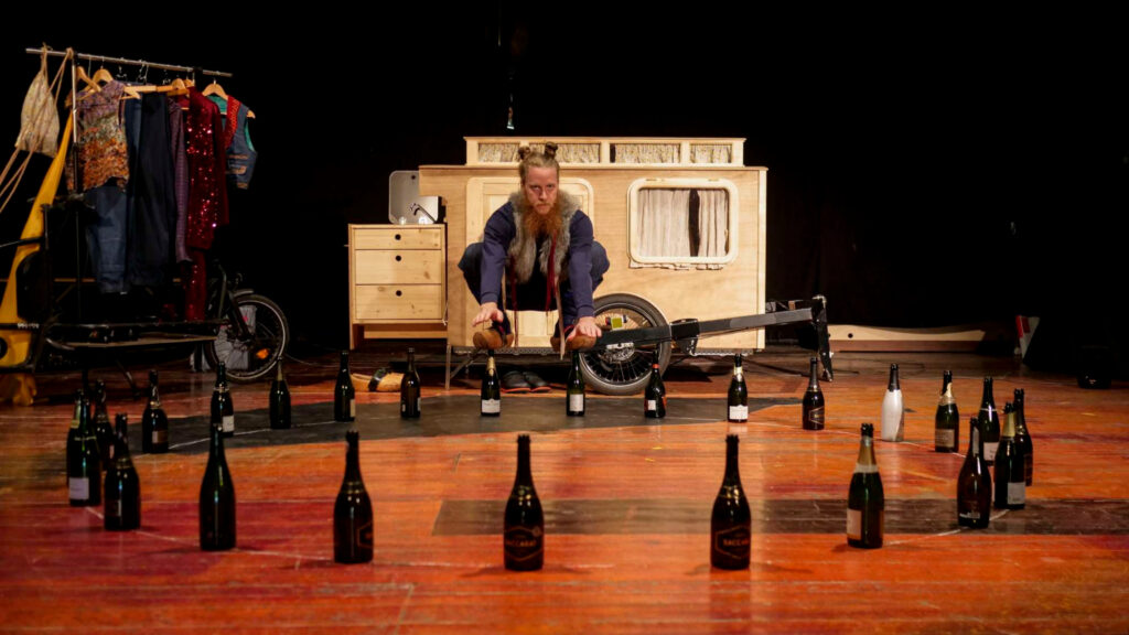 Festival Places aux arts - Spectacle de la Cie Quotidienne - "La tournée des Aurevoirs" CDC du Bazadais