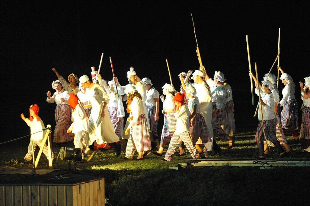 Spectacle historique son et lumière Le Chemin des Mémoires CDC du Bazadais Spectacle historique son et lumière Le Chemin des Mémoires CDC du Bazadais